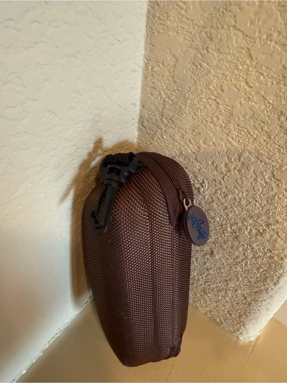 Maui Jim  Textured Hard Case with Blue Logo